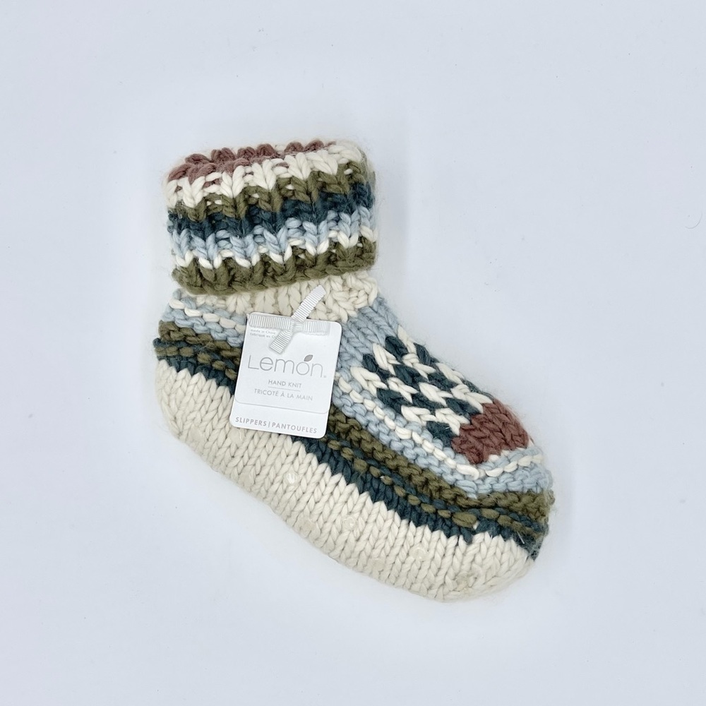 NEW Lemon Northwestern Isles Cuffed
Knit Sweater Slipper Women’s size S/M
